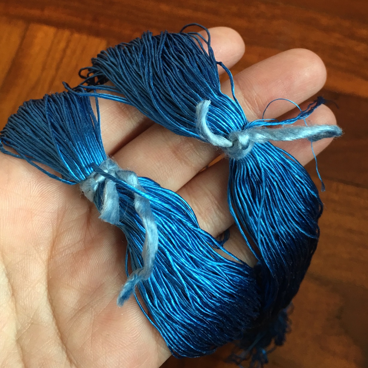 カセ状の絹糸の扱い方
